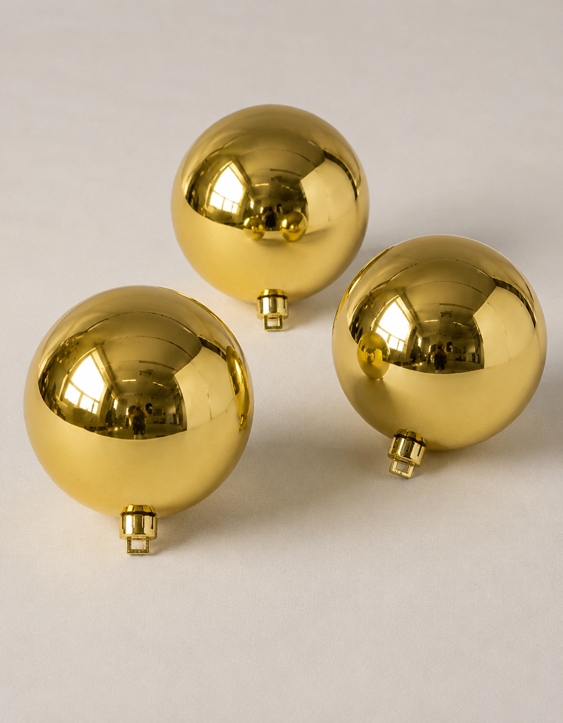 Set of 3 Gold Shiny Christmas Ornaments 10cm